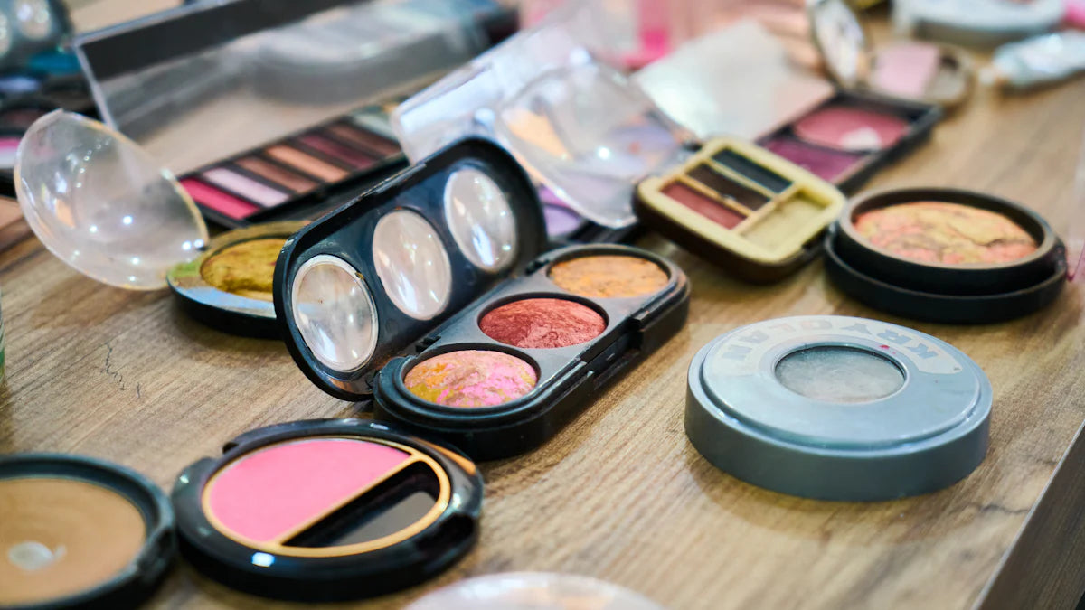 クールサマーにぴったりの化粧品とメイクテクニックガイド